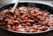 Photo of Фасоль с беконом и помидорами